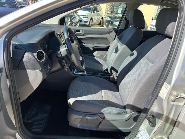 FORD FOCUS TREND 1.6 AUTO SALOON SPANISH LHD IN SPAIN 83000 MILES SUPER 2005